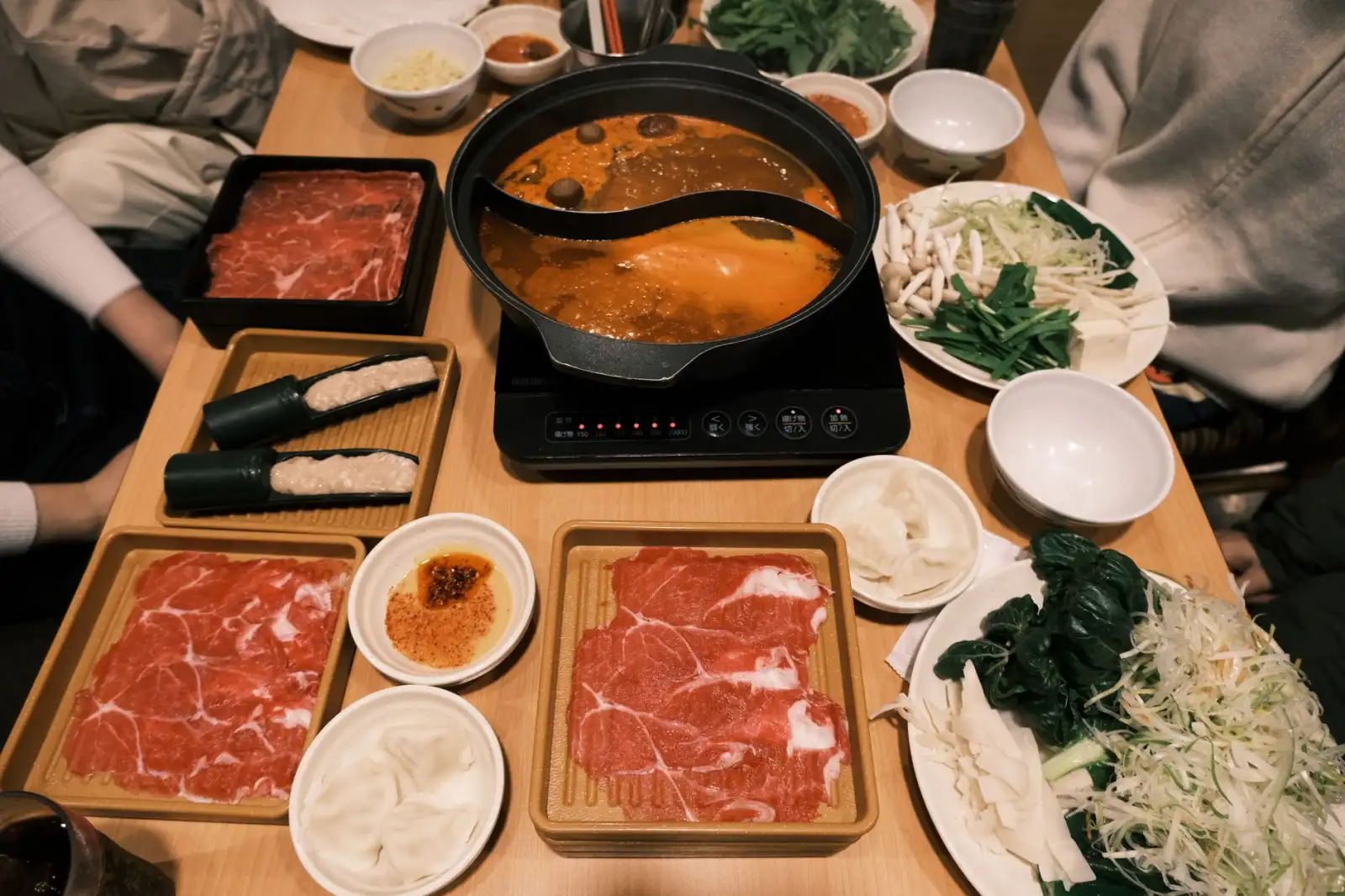 2025年家纺布艺面料选购指南：从材质工艺到保养要点解析