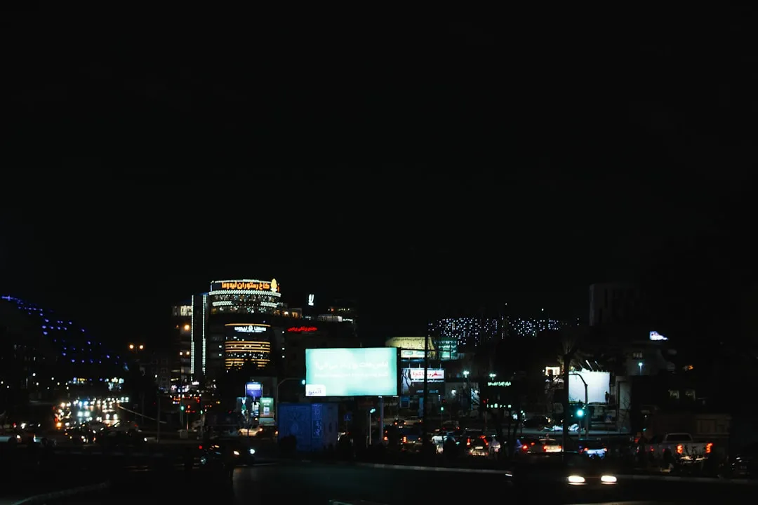 家纺布艺材质对比分析及选购指南：棉麻与涤纶的差异